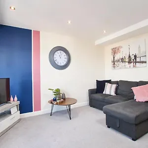  Apartment Luxury Centre Apartment-sleeps 6 With Parking United Kingdom